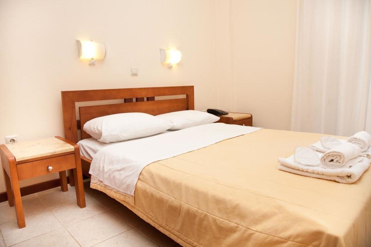 Akroyali Hotel & Villas Messinia Exterior photo
