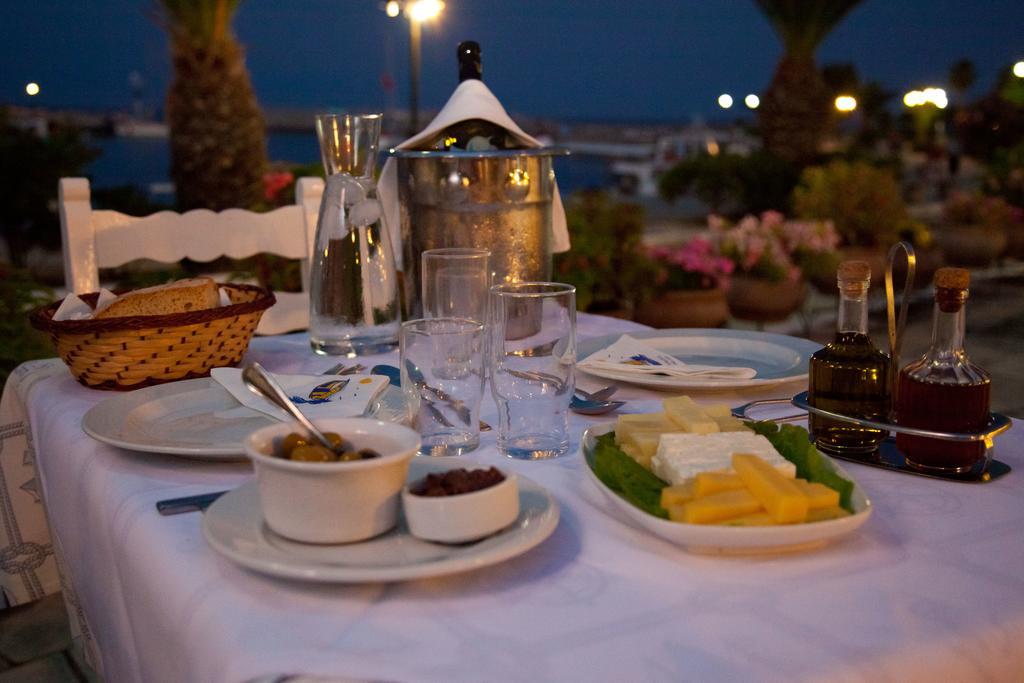 Akroyali Hotel & Villas Messinia Exterior photo