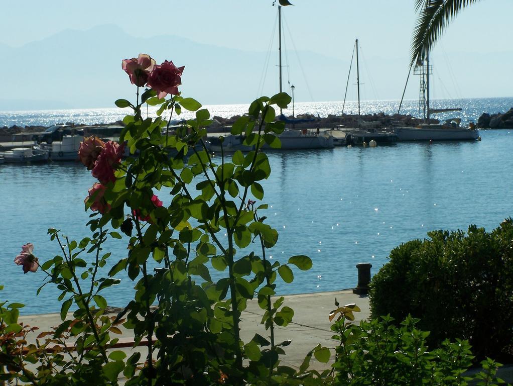 Akroyali Hotel & Villas Messinia Exterior photo